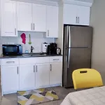 Brand New Entire Guest Suite By Lake Near Yyc