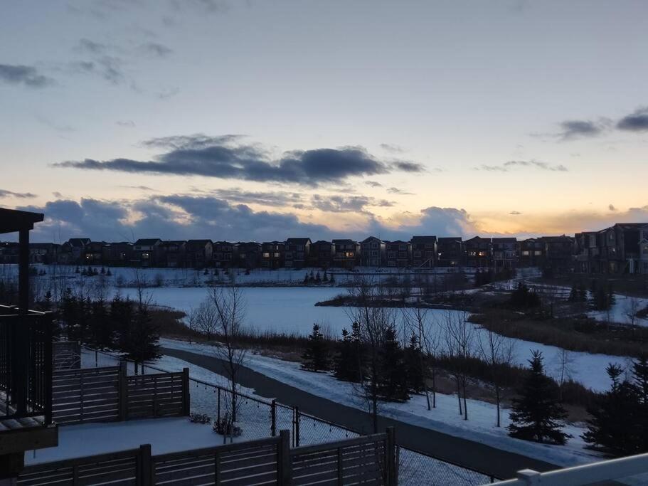 Brand New Entire Guest By Lake Near Villa Calgary